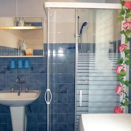 2 Bedroom Amazing In Sur Mer Сasa de vacaciones Anneville-sur-Mer