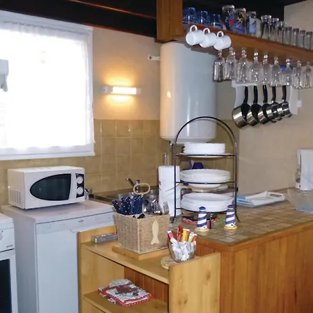 Vakantiehuis 2 Bedroom Amazing In Sur Mer